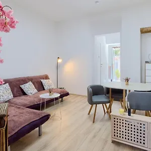 https://large-apartment-in-city-centre-pula.pula-hotels.org